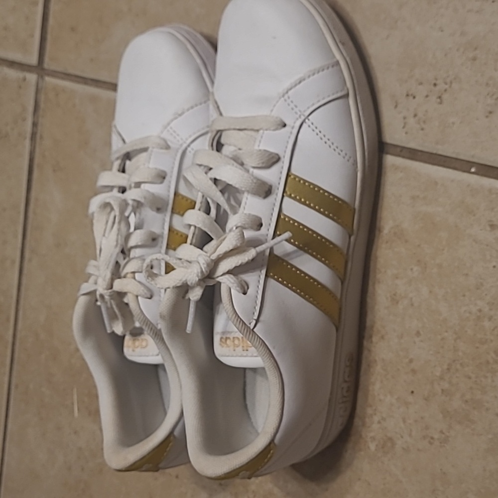 Adidas grand Court shoe